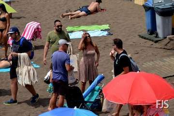 El Ayuntamiento impulsa una nueva campaña de concienciación medioambiental en las playas del municipio (Foto TA)